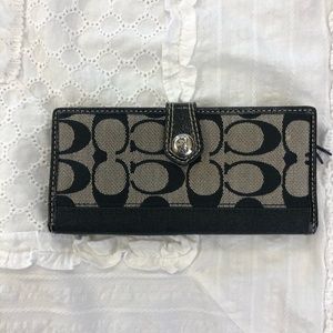 Authentic Coach Slim Wallet. Excellent condition